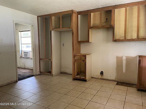 4th image of 3866 River Pine Dr