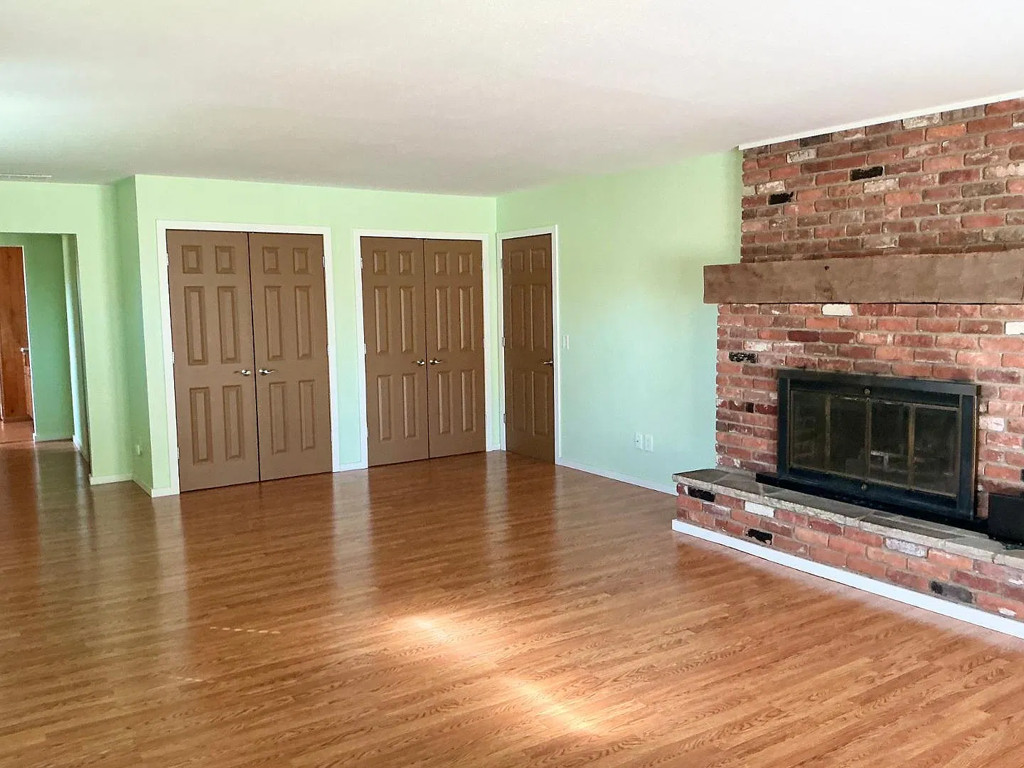 2 bed, 1.0 bath, 1325 sqft, $2,400 — Photo 4