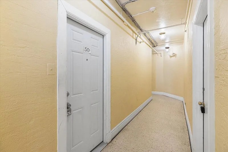 2 bed, 1.0 bath, $1,400 — Photo 2