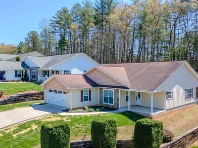 214 W Coventry Dr, Franklin, NC, 28734