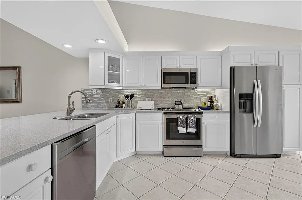 2 bed, 2.0 bath, 1351 sqft, $5,000 — Photo 4