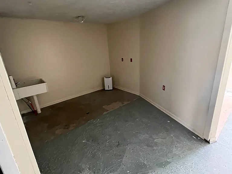 112 E Main St #1 — Photo 7