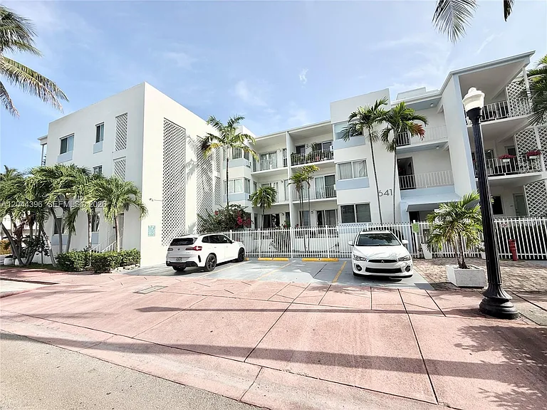 641 Espanola Way #17 — Photo 20