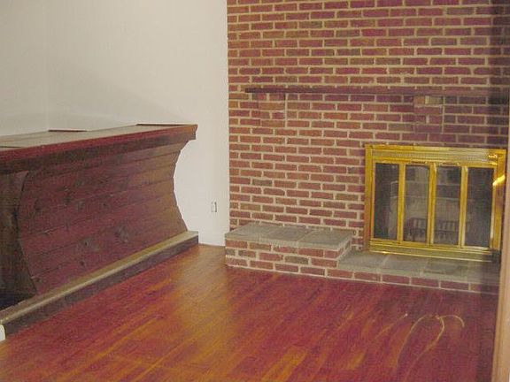 Family room with Bar and Fireplace