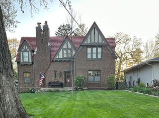 686 56th St, Des Moines, IA 50312