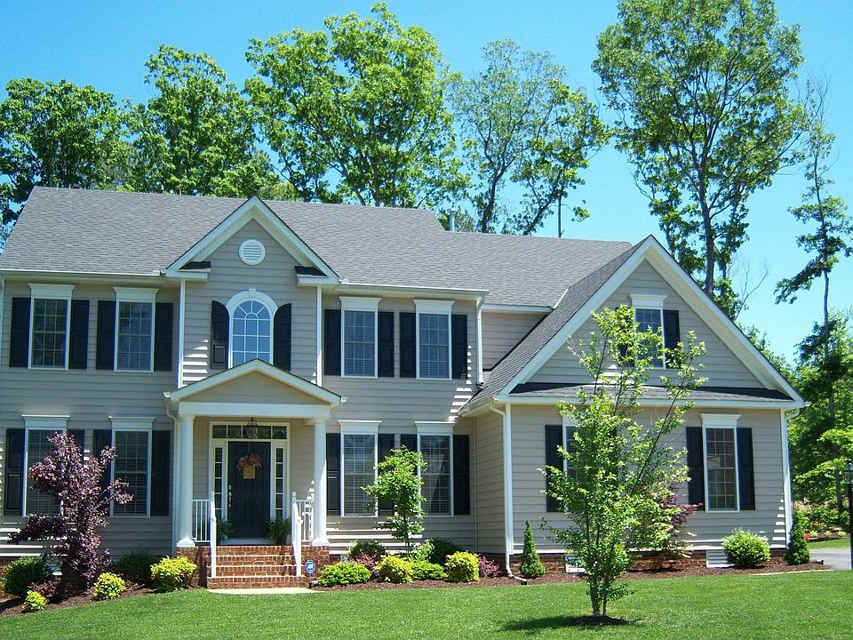 Nicely landscaped cul-de-sac lot