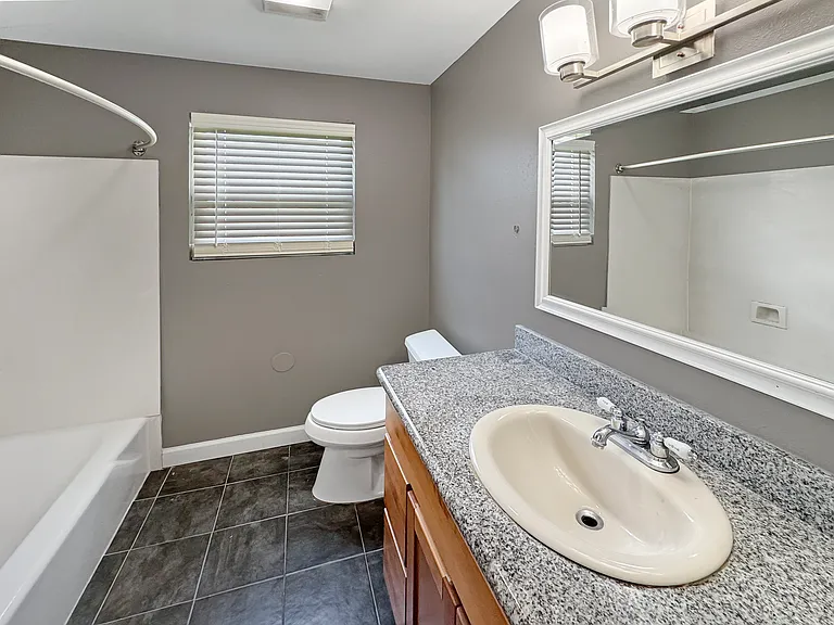 2603 Panama St — Photo 5