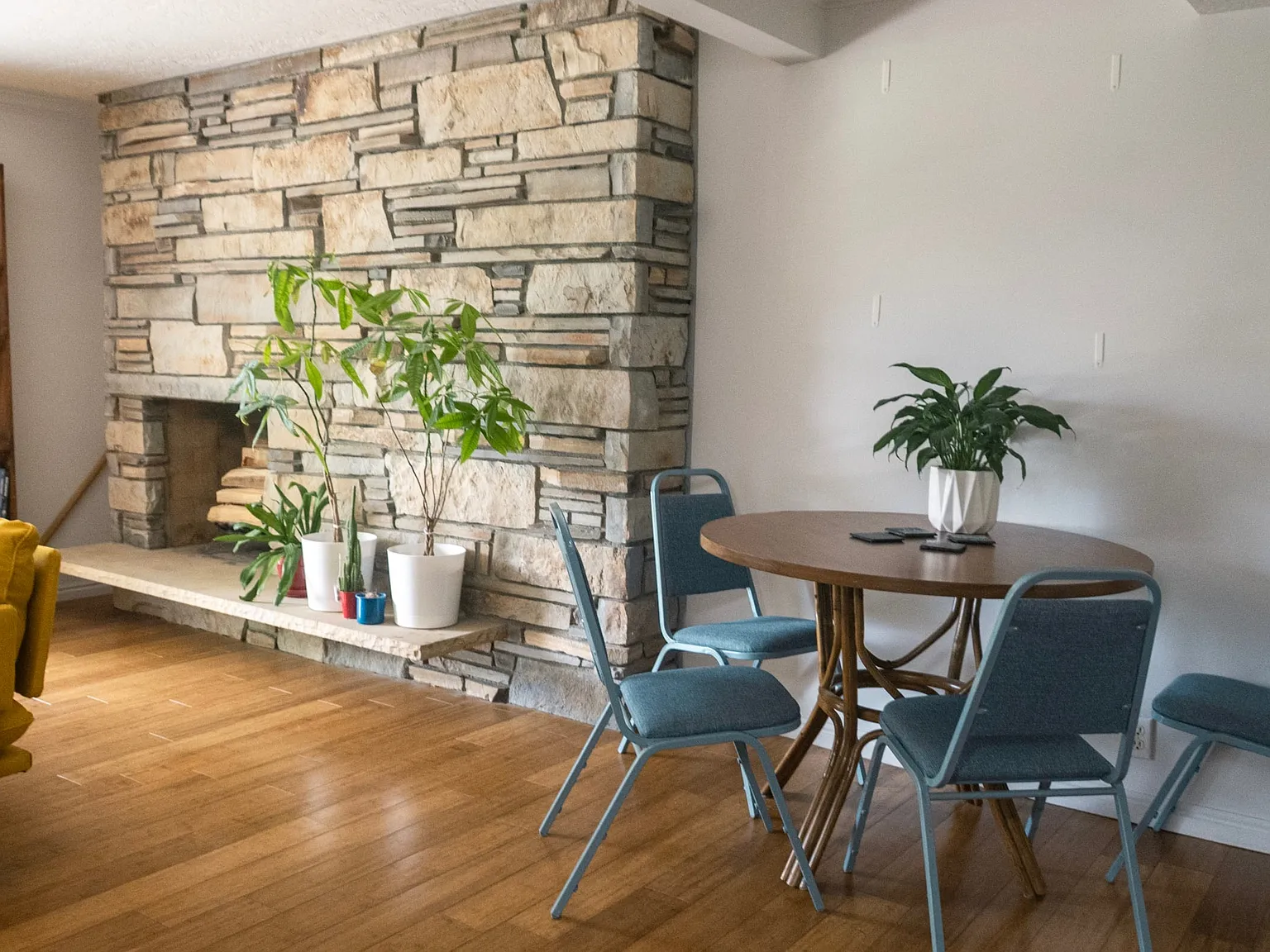 2 bed, 914 sqft, $2,150 — Photo 2