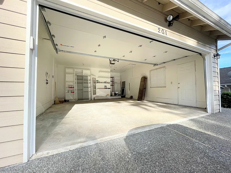 201 E Mountain View Dr — Photo 29