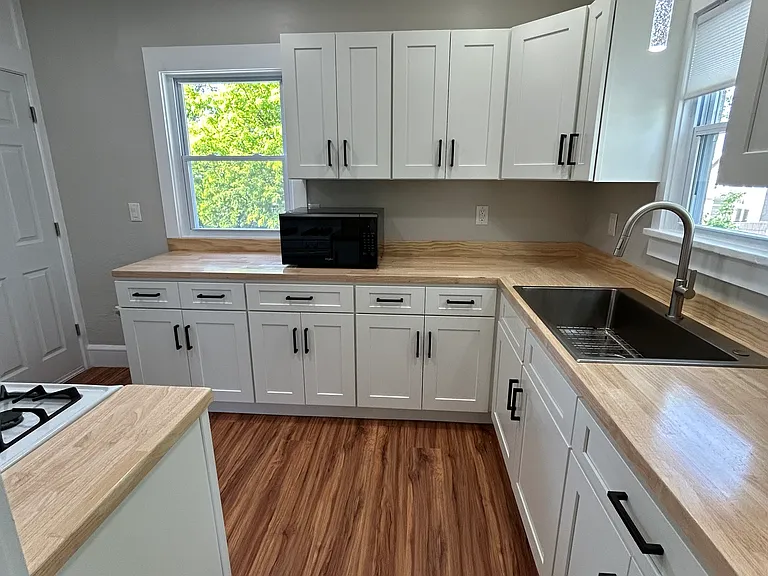 17416 Woodford Ave — Photo 14