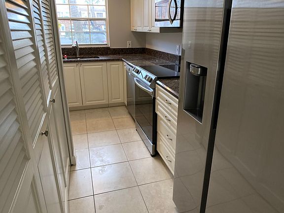 3rd image of 413 N Cypress Dr #4A