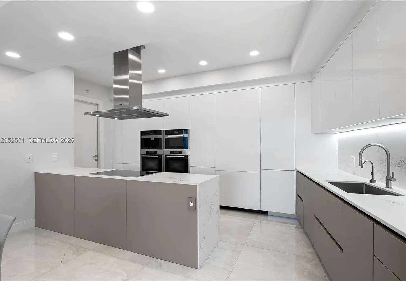 Trump Royale Condo — Photo 3