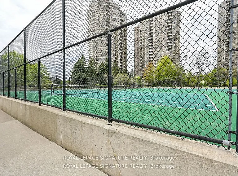 25 Kingsbridge Garden Cir #923 — Photo 18