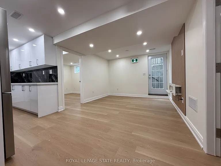 4 Waterside Dr #LOWER — Photo 4