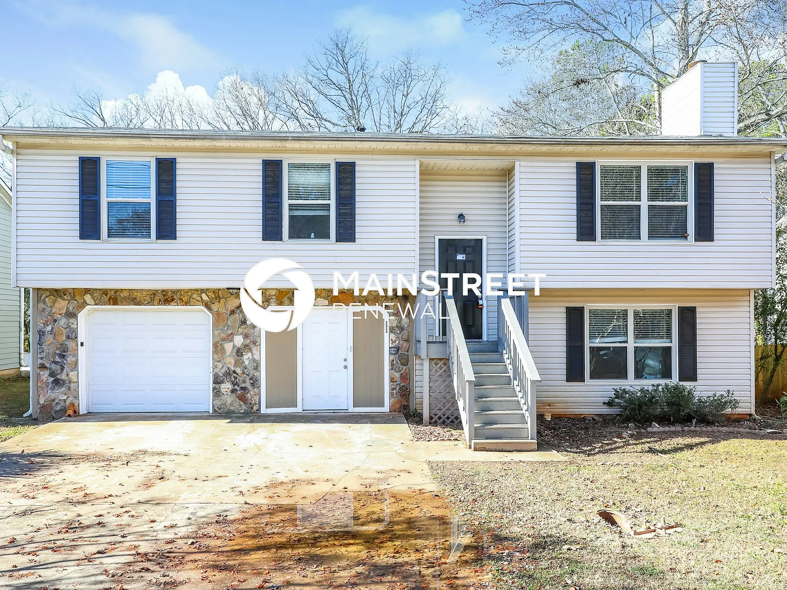 2323 Hampton Dr — Photo 1
