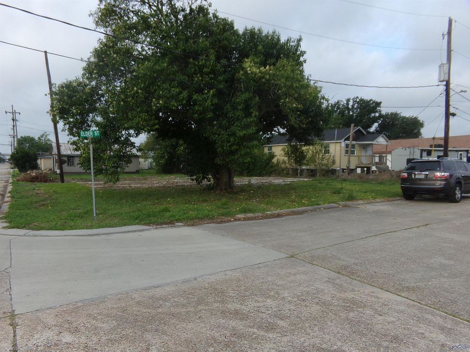 2nd image of 830 Elder St