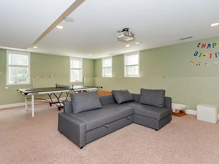 25 Village Dr — Photo 33