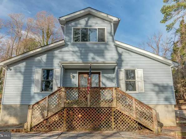 12121 Catalina Dr, Lusby, MD 20657