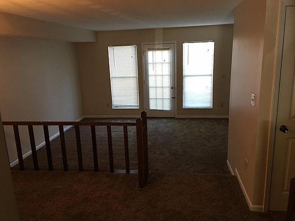 4th image of 944 Woodlyn Dr N
