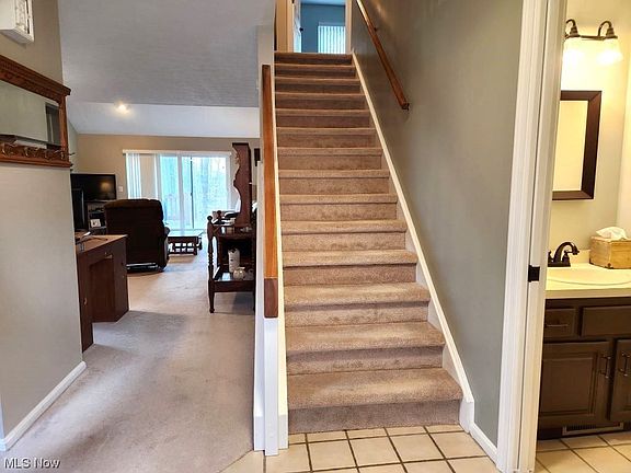 4th image of 7464 Millrace Ln