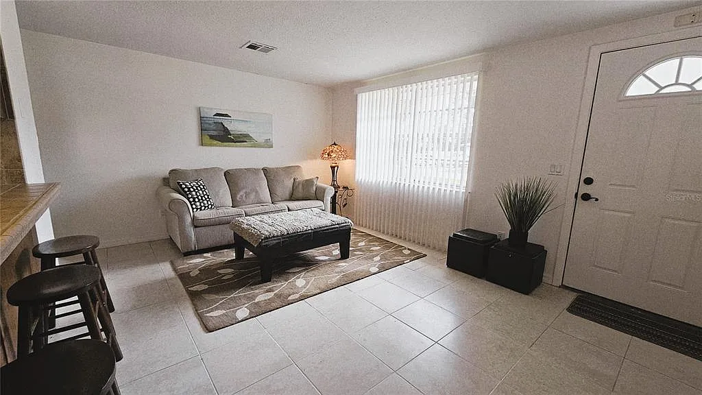 2 bed, 1.0 bath, 957 sqft, $2,900 — Photo 2