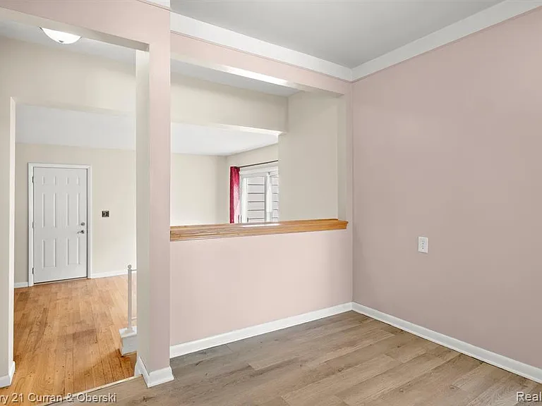 32624 Windsor St — Photo 5
