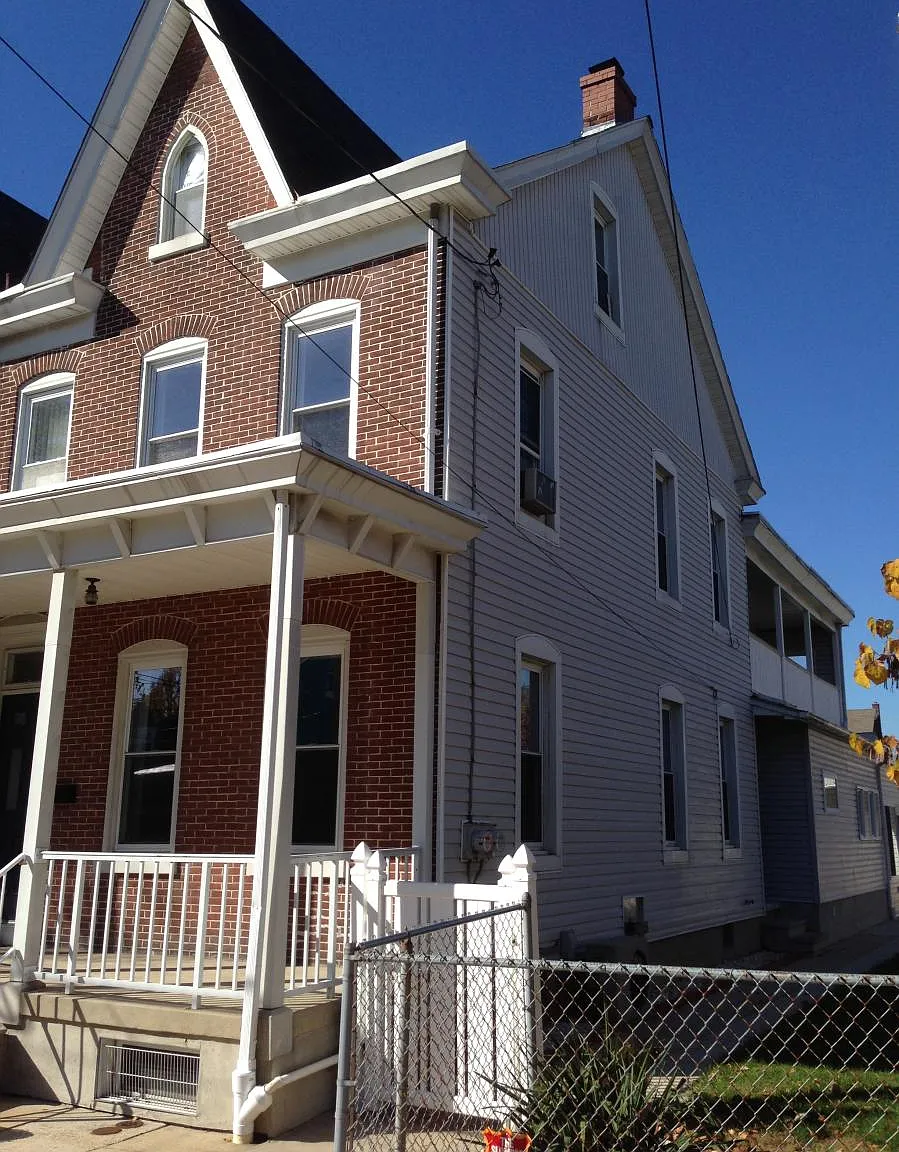 5 bed, 2000 sqft, $2,350 — Photo 4