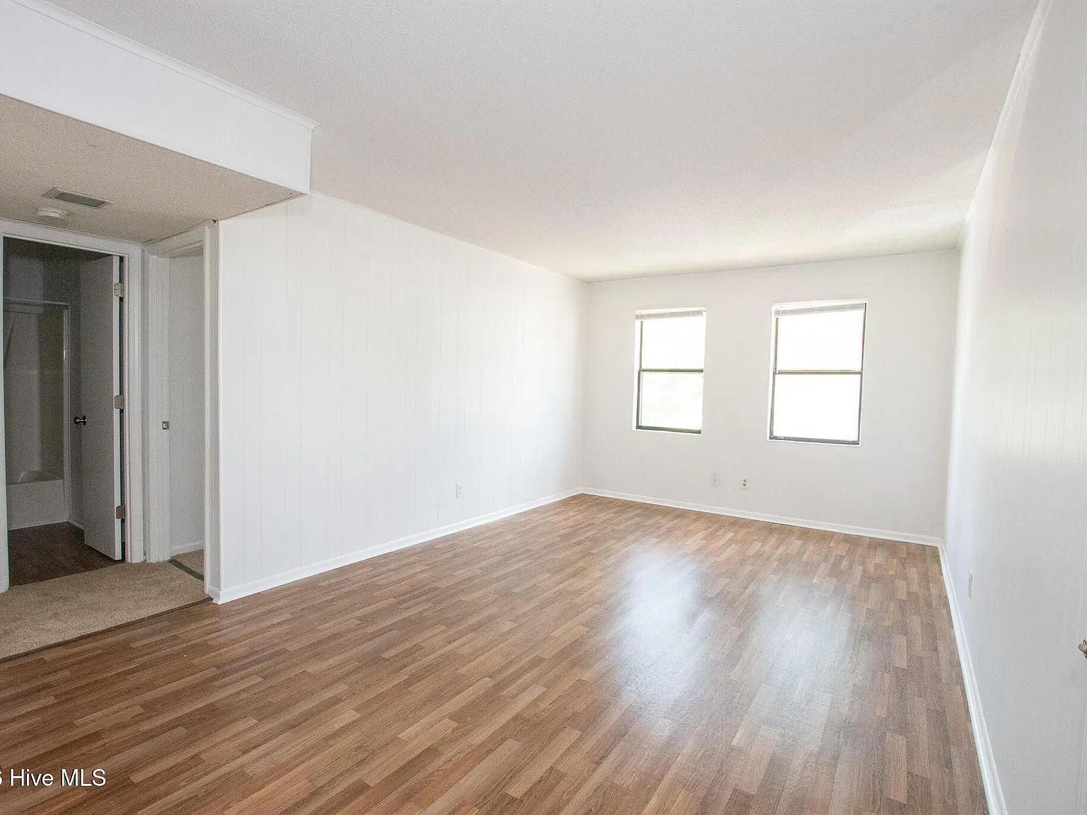 2 bed, 1.0 bath, $925 — Photo 3