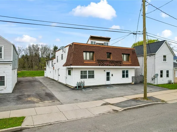 71 Saint John St, Lancaster, NY 14086