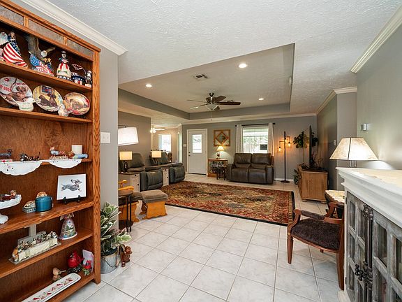 5th image of 100 Kellifield Dr