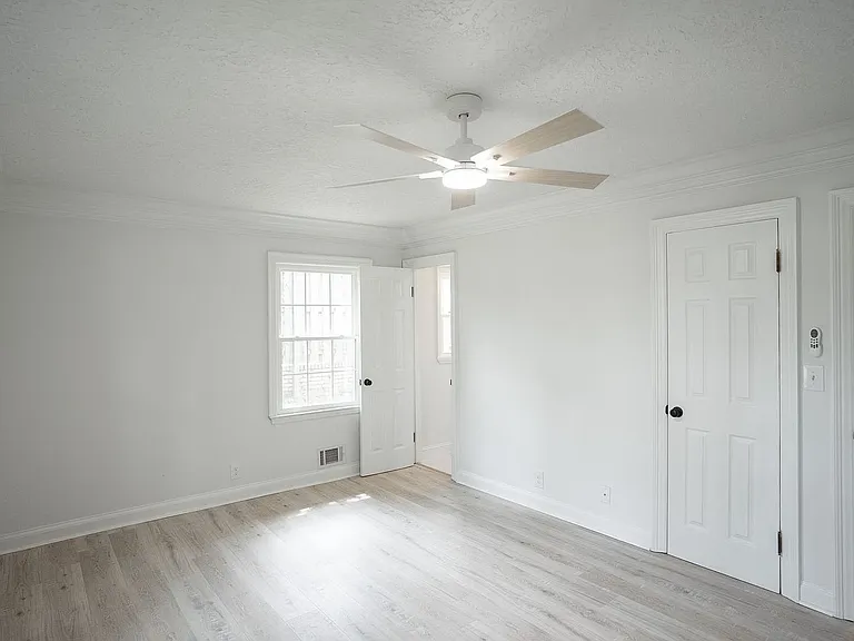3120 Edinburgh Dr — Photo 42
