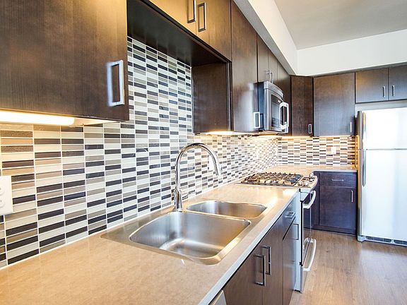 3rd image of 2250 NE Glisan St APT 404