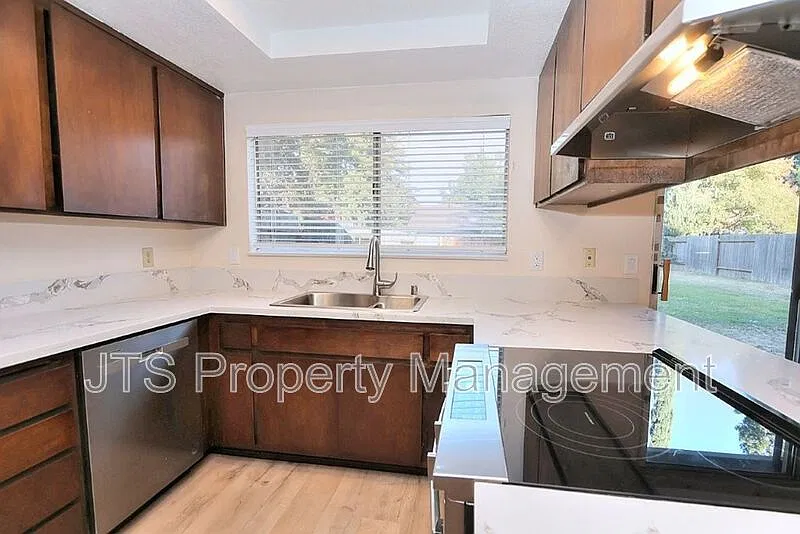 2 bed, 2.0 bath, 1084 sqft, $2,295 — Photo 4