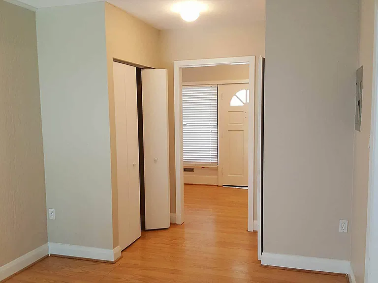 922 26th St W — Photo 23