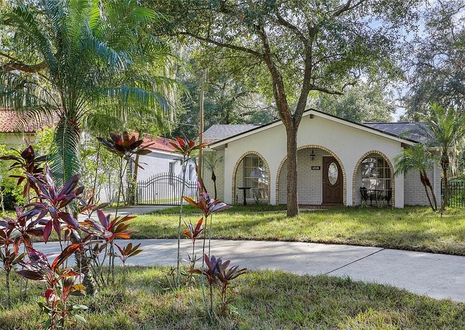 1st image of 12038 Riverhills Dr