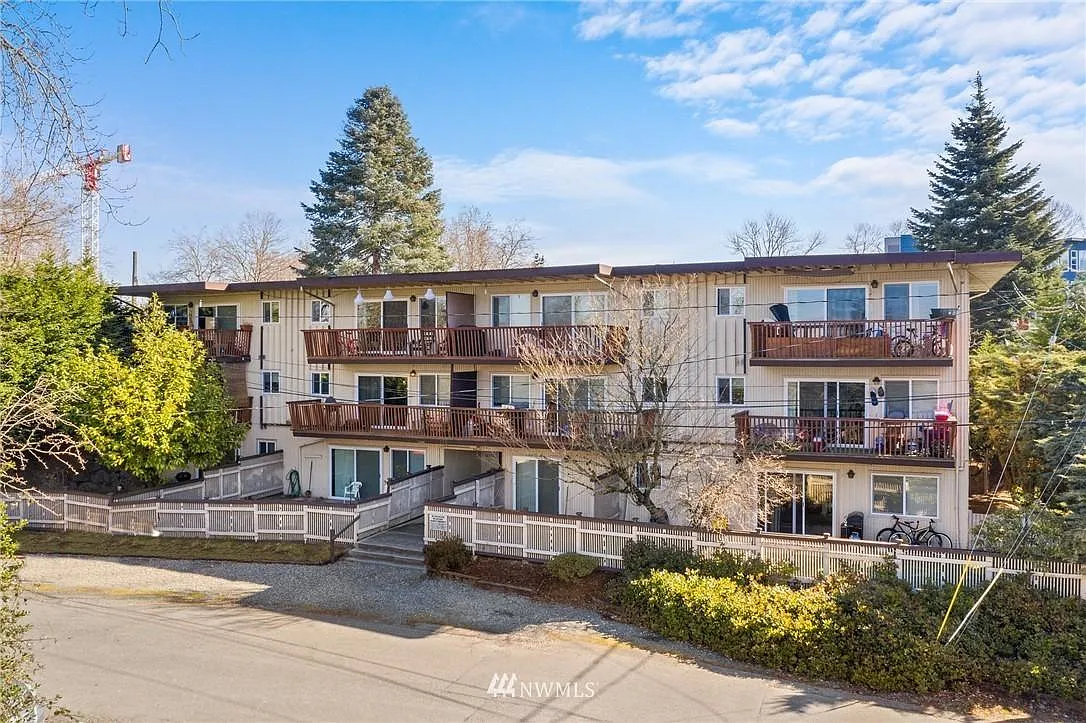 2 bed, 820 sqft, $1,765 — Photo 1