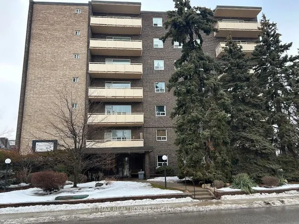 67 Richmond St #207, Richmond Hill, ON L4C 3Y3