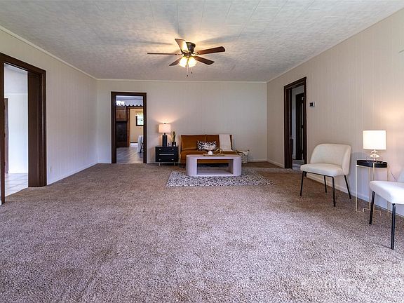 2nd image of 845 Skyland Dr
