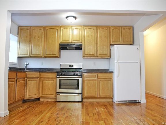 2nd image of 780 Waring Ave