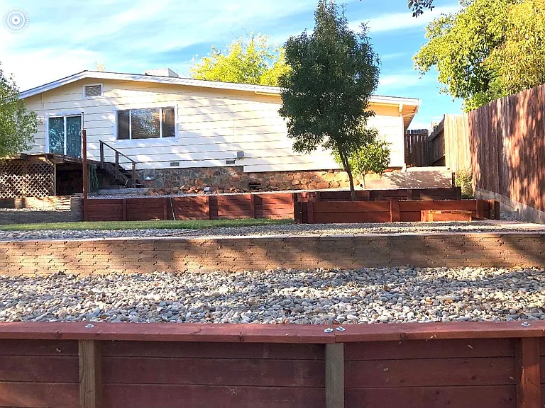 3355 Sunset Dr — Photo 3