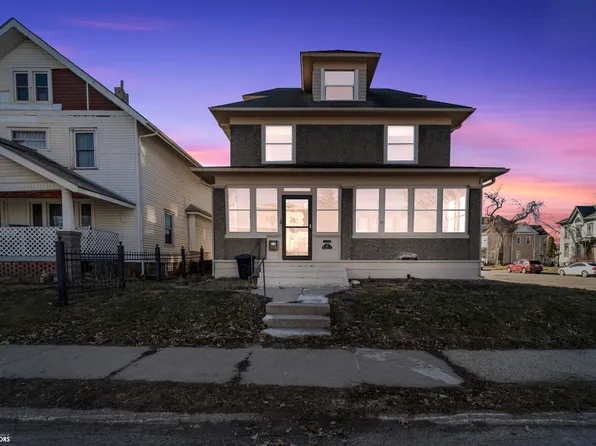 12 W Grant St, Marshalltown, IA 50158