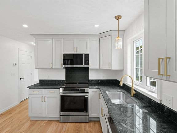 3rd image of 38 Colonial Rd
