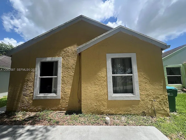 738 SW 9th St — Photo 19