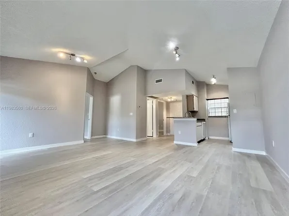 2811 N Oakland Forest Dr, Fort Lauderdale, FL