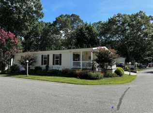 1661 Old Country Rd, Riverhead, NY 11901