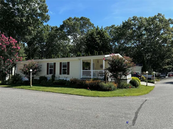 1661 Old Country Road, Riverhead, NY 11901