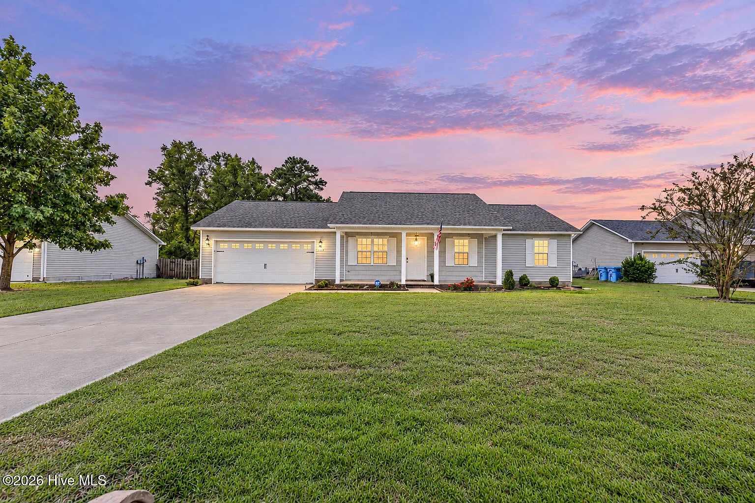 3 bed, 2.0 bath, 1227 sqft, $1,700 — Photo 1