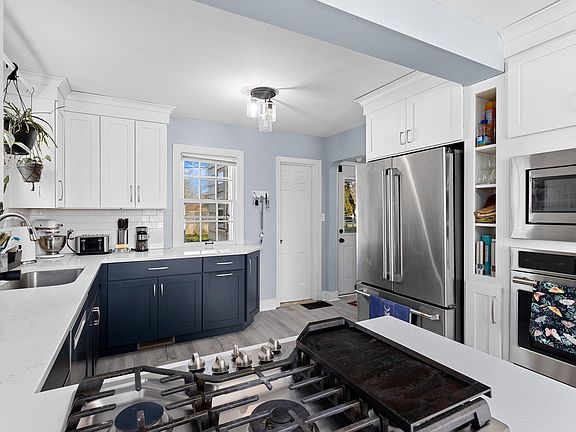 4th image of 1107 E Fairoaks Ave