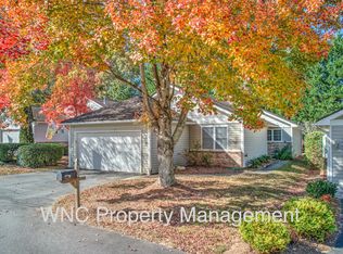 302 Creeks End Cir, Mills River, NC 28759