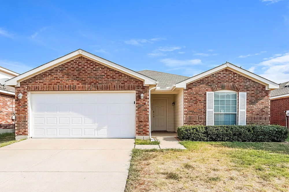 4 bed, 2.0 bath, 1816 sqft, $2,340 — Photo 1